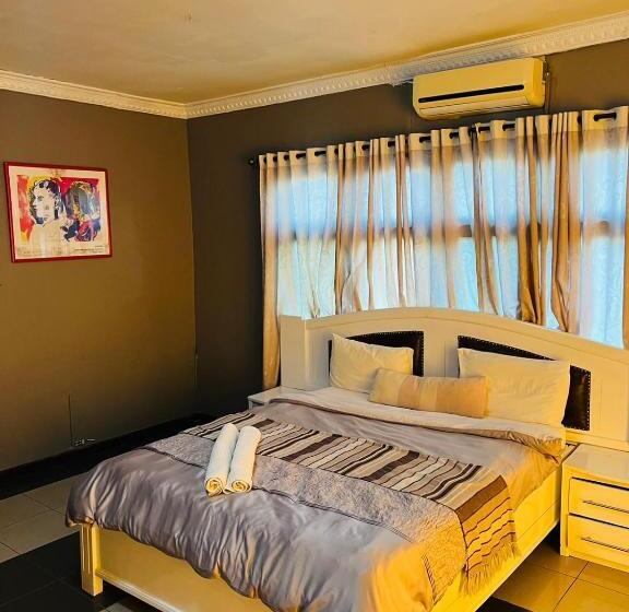 اتاق استاندارد با چشم‌انداز استخر, Trmotel