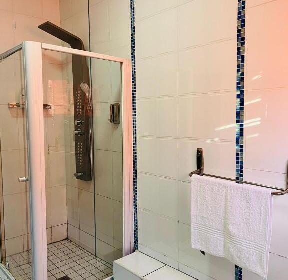 اتاق استاندارد با چشم‌انداز استخر, Trmotel