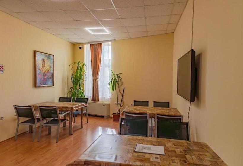 تختخواب در اتاق مشترک, Hostel Canto
