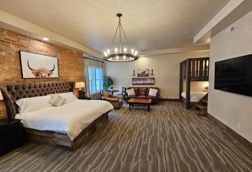 سوییت لوکس, Eaglescape Suites And Event Center