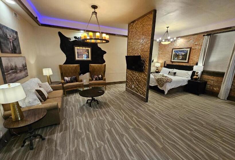 استودیوی لوکس, Eaglescape Suites And Event Center