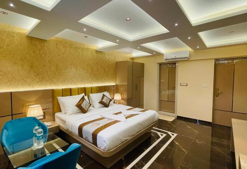 سوییت لوکس, Home2 Renaissance Club