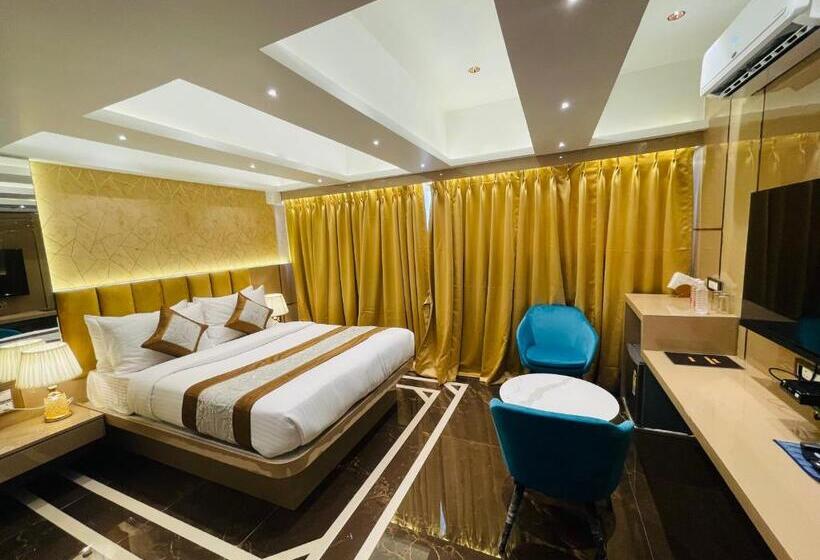 سوییت, Home2 Renaissance Club