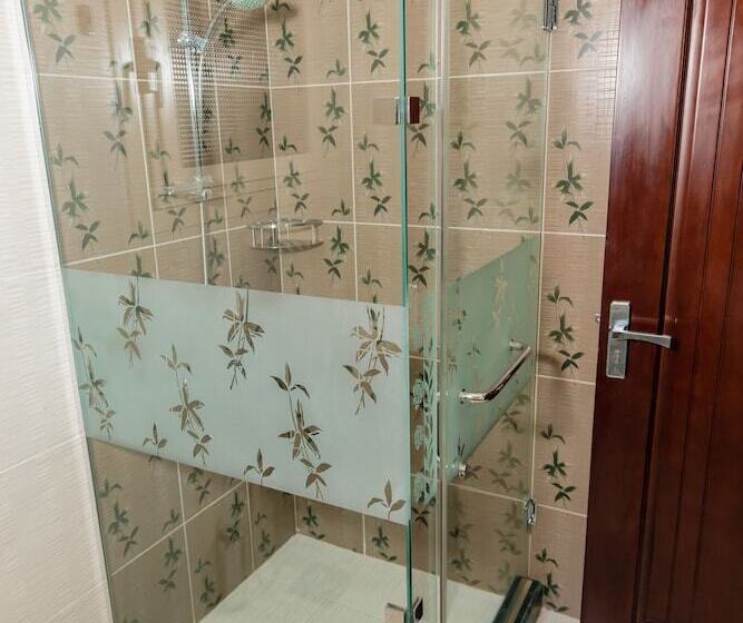 اتاق لوکس با چشم‌انداز استخر, The Villa 604 Powered By Look