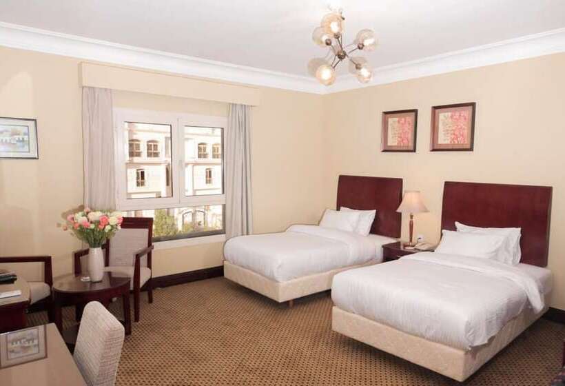 اتاق لوکس با چشم‌انداز استخر, The Villa 604 Powered By Look
