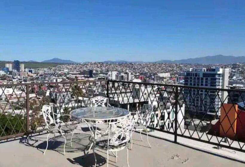 ファミリールーム, Panoramic Penthouse Downtown