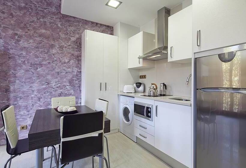 Студио Стандарт с Балконом, Aparthotel Rambla108