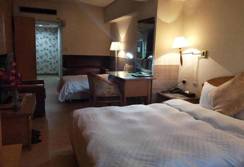 اتاق استاندارد سه نفره, Berkeley Business Hotel Zhongzheng