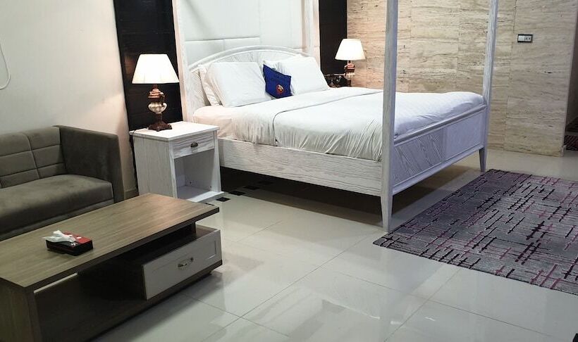 اتاق لوکس, Gofas Lodge