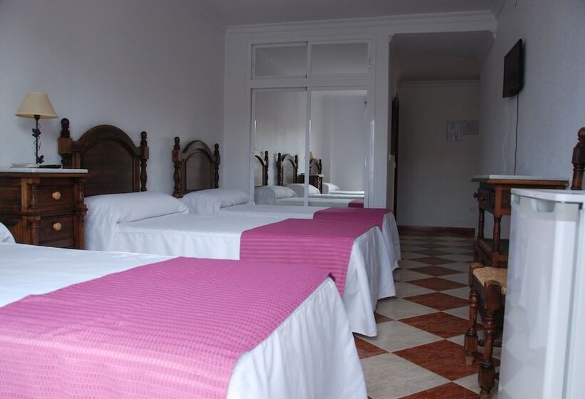 Номер Стандарт Трехместный, Hostal Puerto Lepe