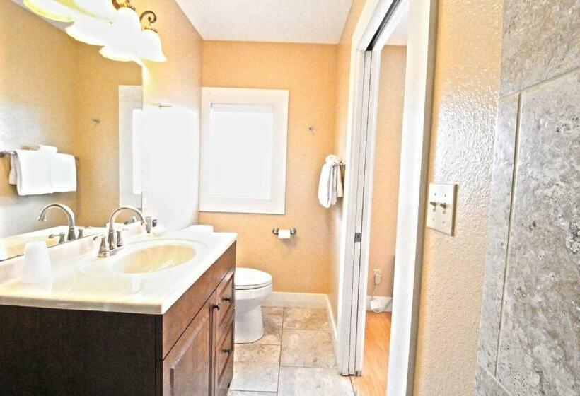 Номер Deluxe Кровать Кинг, Peach Tree Inn & Suites