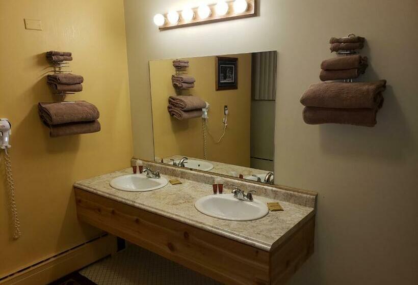 Люкс, Willard Munger Inn