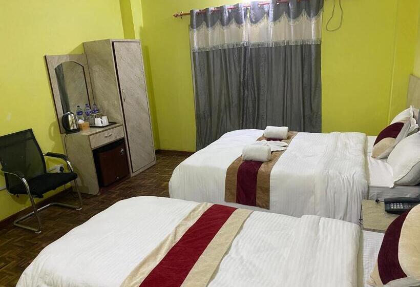 اتاق خانوادگی, Kavya Inn