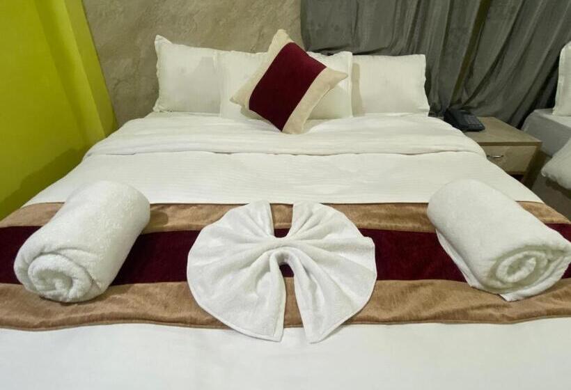 اتاق لوکس, Kavya Inn