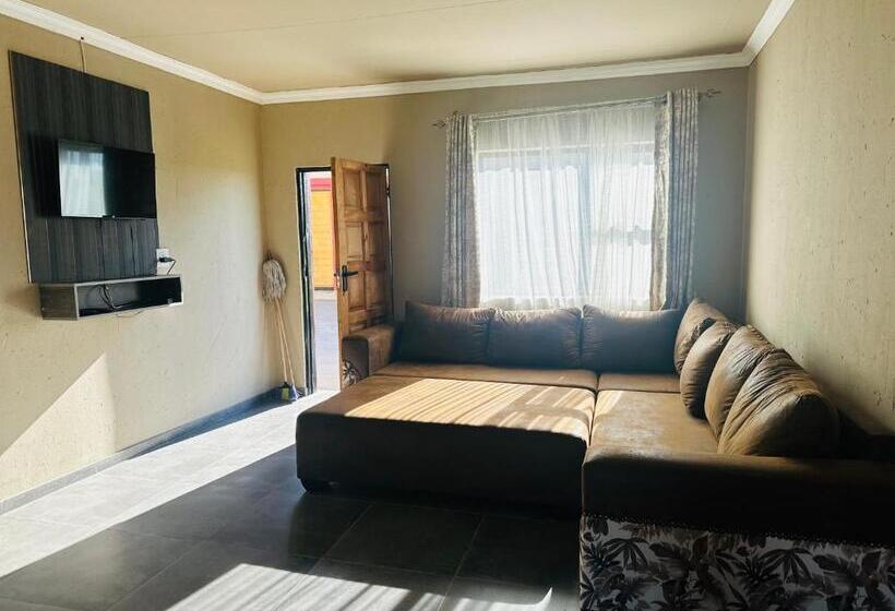 Семейный Номер, Sekgome Resort