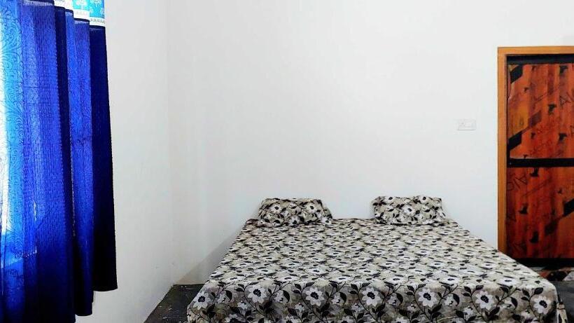 Трехместный Номер Классика, Oyo Atithi Guest House