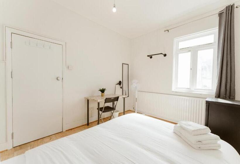 Номер Стандарт Совместная Ванная, Leyton Comfy Double Rooms   50