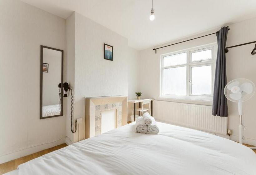Номер Стандарт Совместная Ванная, Leyton Comfy Double Rooms   50