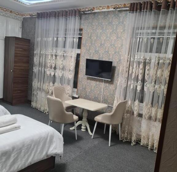舒适三人间, Nazarxan