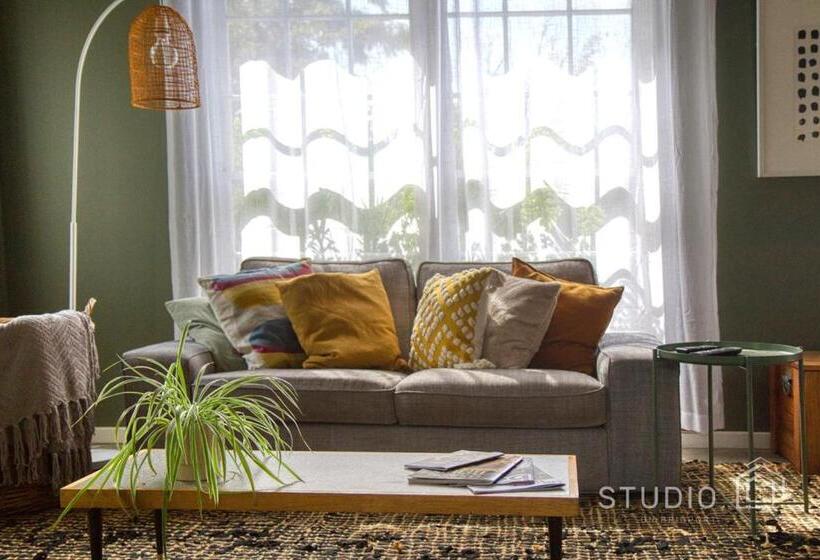 اتاق استاندارد, Studio On Bridport