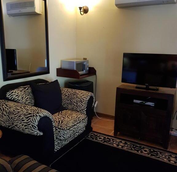 اتاق استاندارد با چشم‌انداز باغ, Lakeside Guesthouse