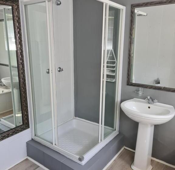 اتاق استاندارد با چشم‌انداز, Lakeside Guesthouse