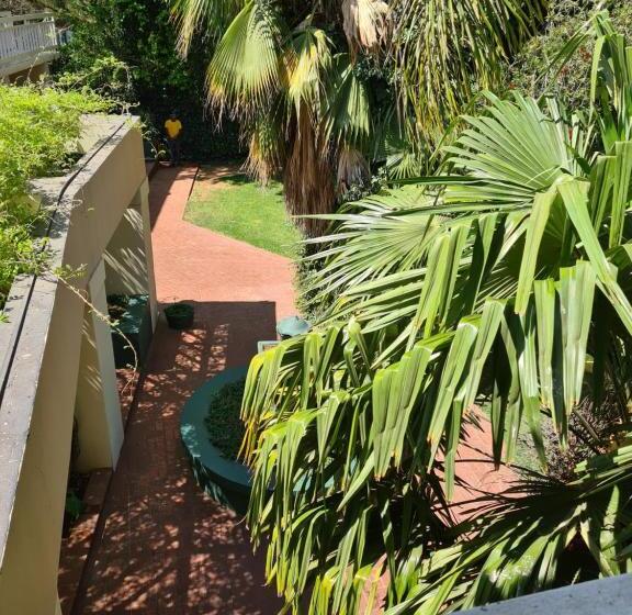 اتاق لوکس با چشم‌انداز دریاچه, Lakeside Guesthouse