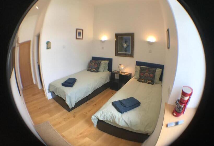 غرفة قياسية, The Old School, Kingussie