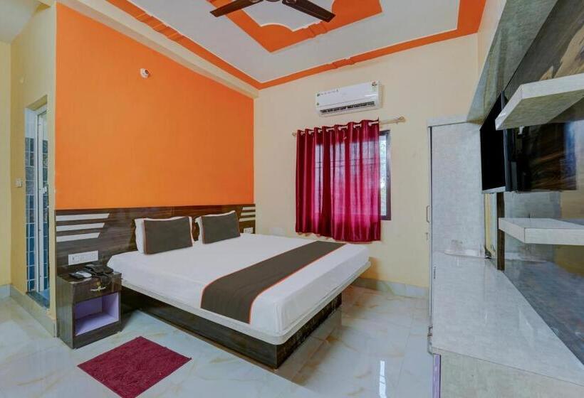豪华三人间, Super Collection O Siddhi Vinayak Hotel & Banquets