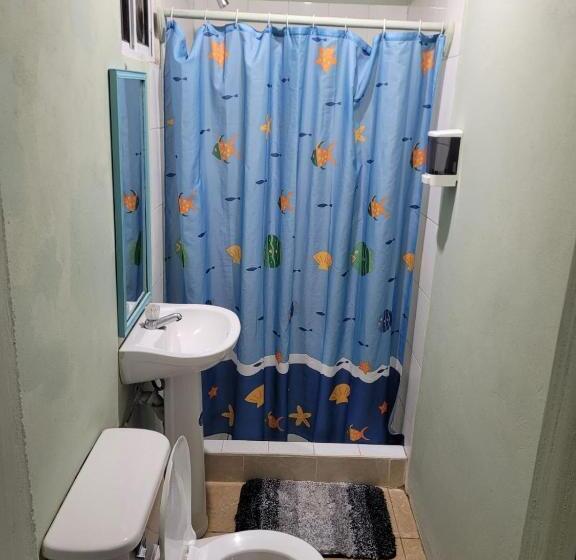 اتاق استاندارد, Airport Inn Roatan