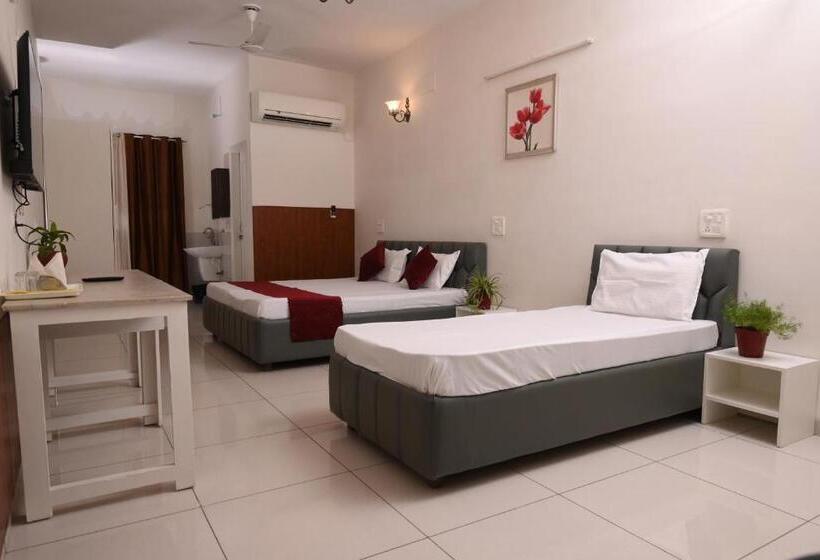اتاق سوپریور, Patiala Inn
