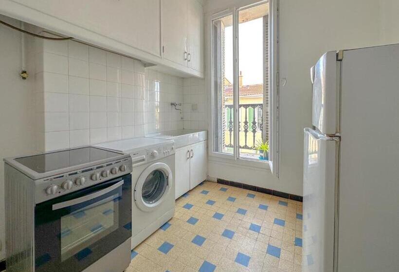 סטודיו משפחתי, Appartement Central De Caractère