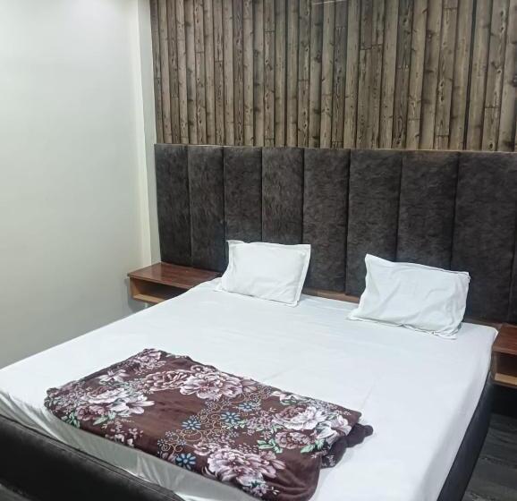 Трехместный Номер Классика, Oyo Hotel Orvin In