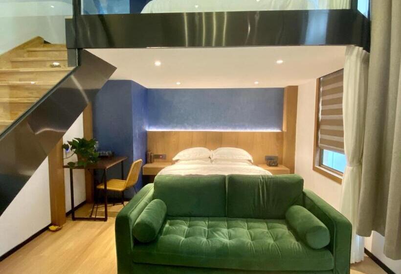 Superior suite with garden view, Memory Garden House