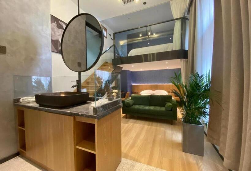 Superior suite with garden view, Memory Garden House