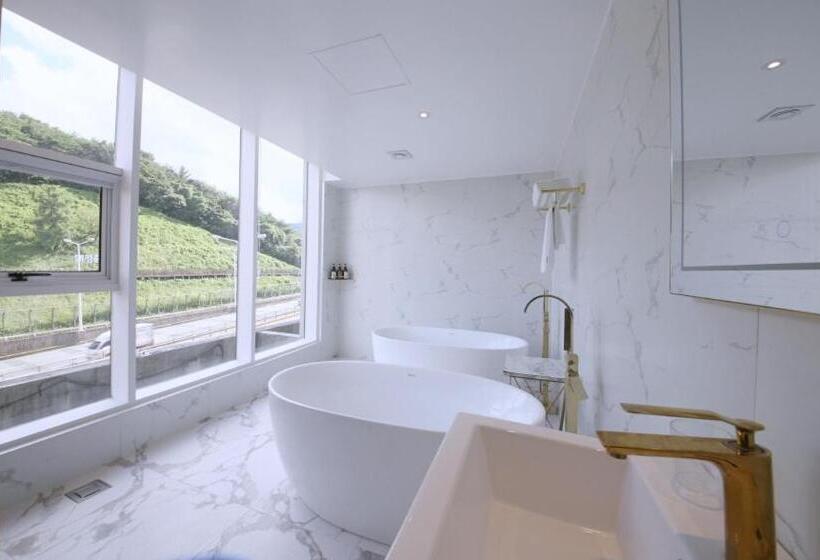 산 전망 스위트, Gimhae Jangyu Stayin