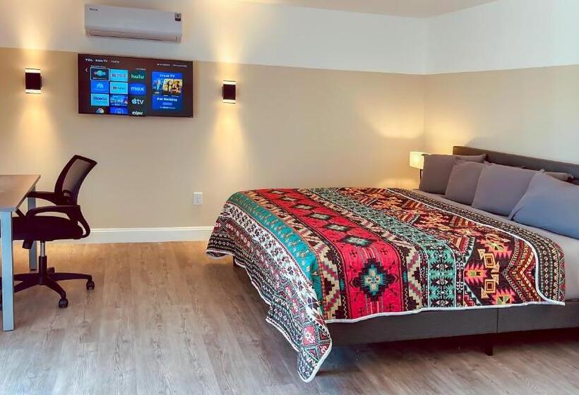 Номер Deluxe Кровать Кинг, White Orchid Apartments