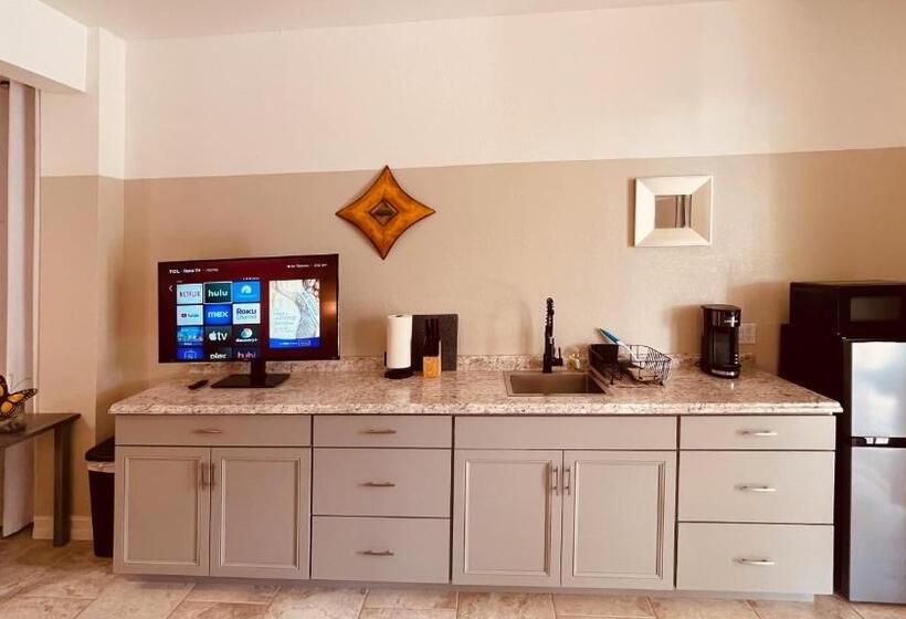 Номер Superior Кровать Кинг, White Orchid Apartments