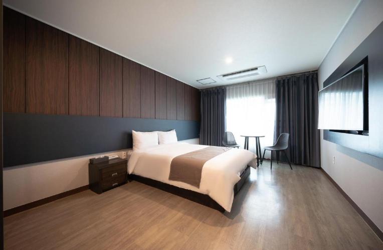 اتاق لوکس, Jin Motel