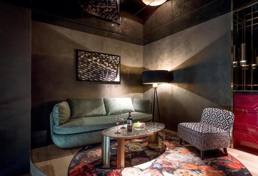 سوییت دوبلکس, Art Paradiso, Paradise City