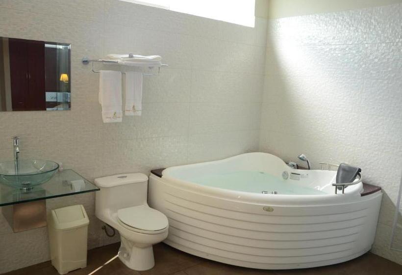 استودیوی استاندارد, Plaza Del Bosque Inn