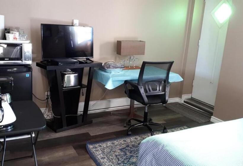 バルコニー付きスタンダードルーム, Nipigon Travelers Motel
