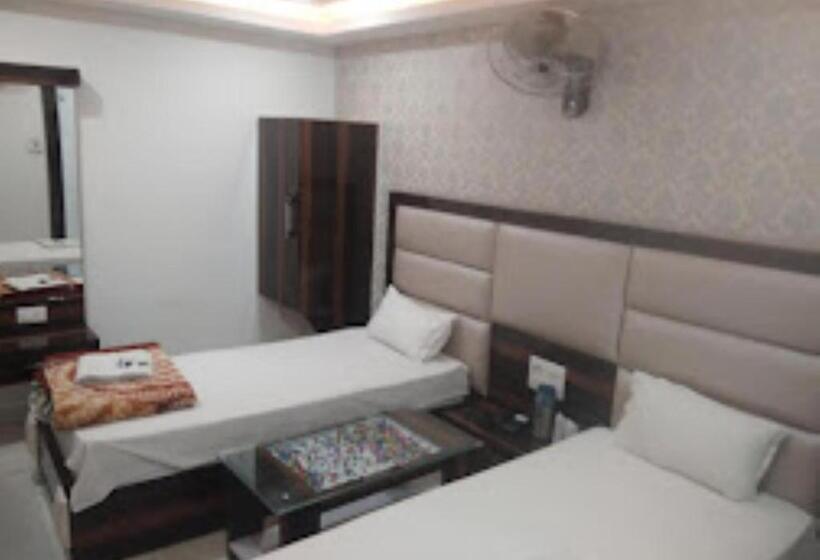 Номер Deluxe, The Marvellous,jhansi