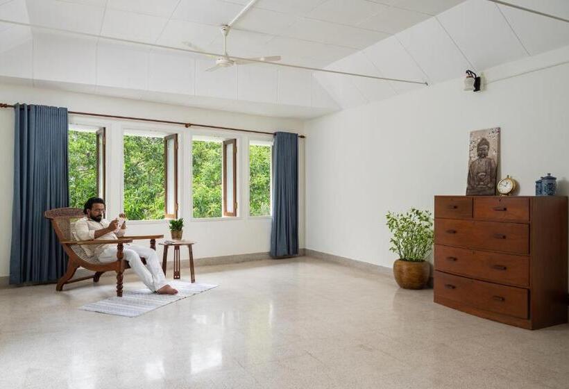 Люкс Повышенной Комфортности, The Sacred Lotus Ayurveda Wellness Retreat