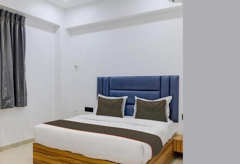 اتاق کلاسیک سه تخته, Collection O Hotel S. S. Plaza