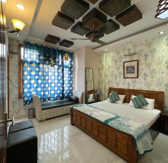 اتاق لوکس, Pacific Grand