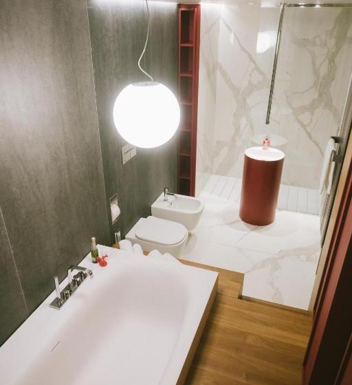 Номер Стандарт с Гидромассажем, Suave Luxury Room