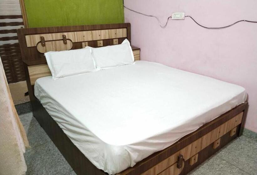 三人经典房间, Oyo Good Vibes Hotel And Restaurant