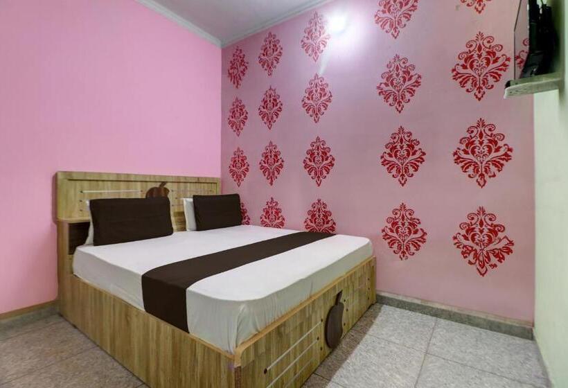 三人经典房间, Oyo Good Vibes Hotel And Restaurant