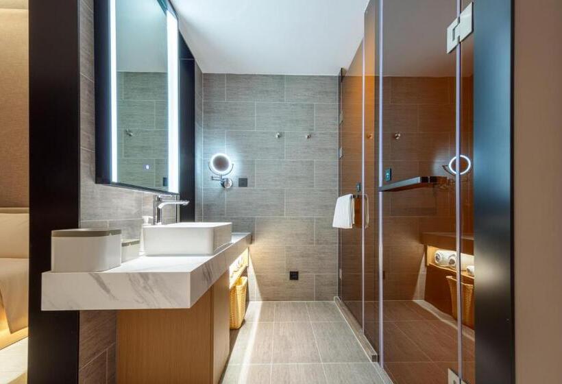 带城市景观的标准间, Atour Hotel Meizhou West Station R&f Center